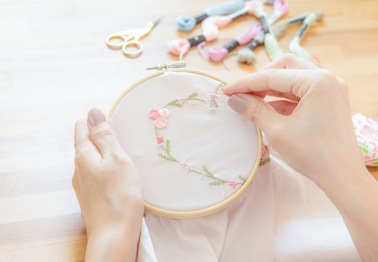 刺繍を始めたい 刺繍道具と簡単なキットのセットが登場 Base Mag