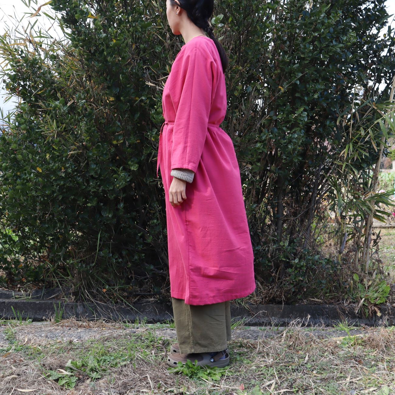 冬にこそ着たい ローズピンクのワンピース Base Mag