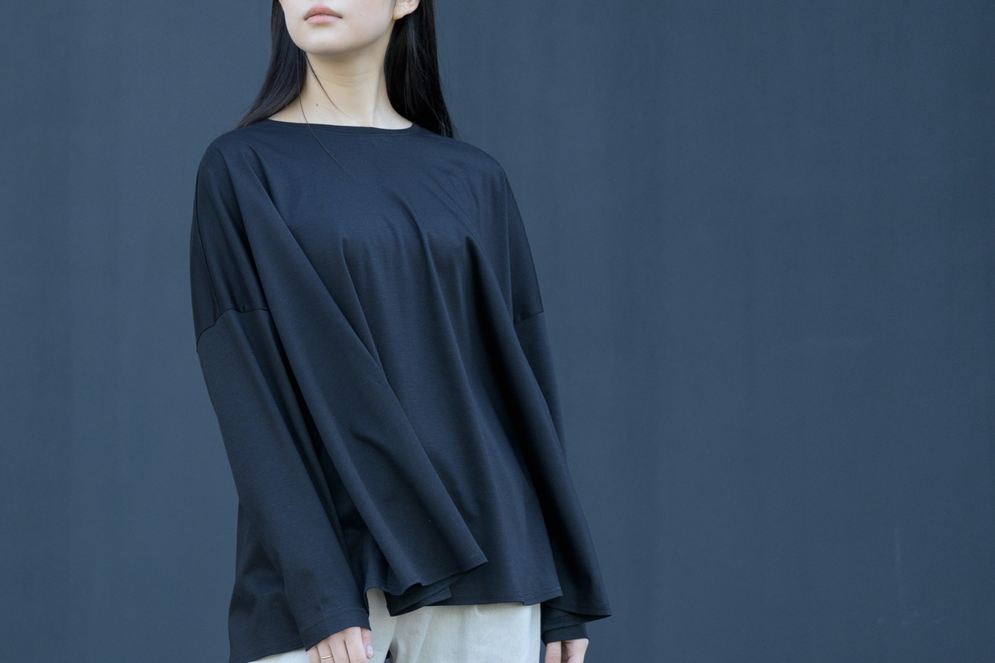 スタッフコーデ紹介 “SWELL” poncho silhouette long T-shirt