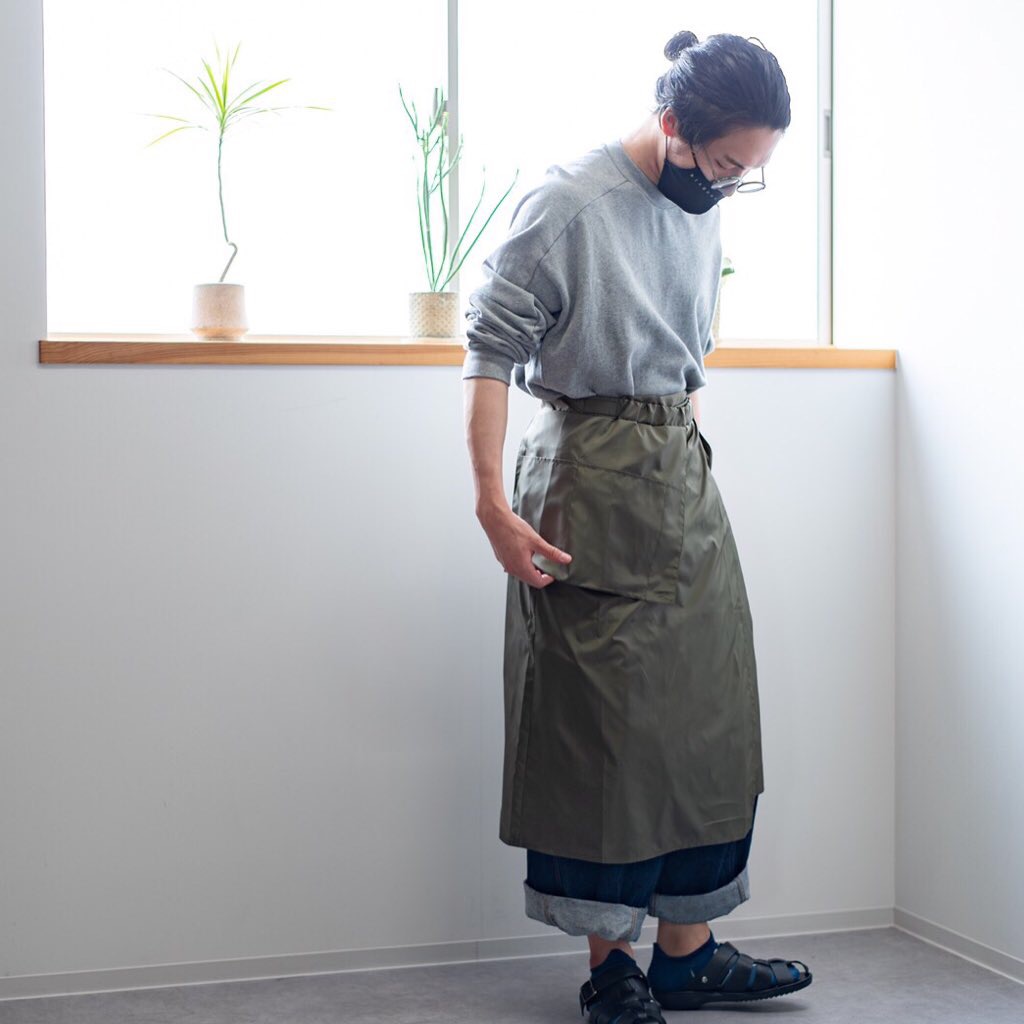 Instagramで人気の美容師さんもご愛用 日本製大容量ポケット付きワークサロンエプロン Base Mag