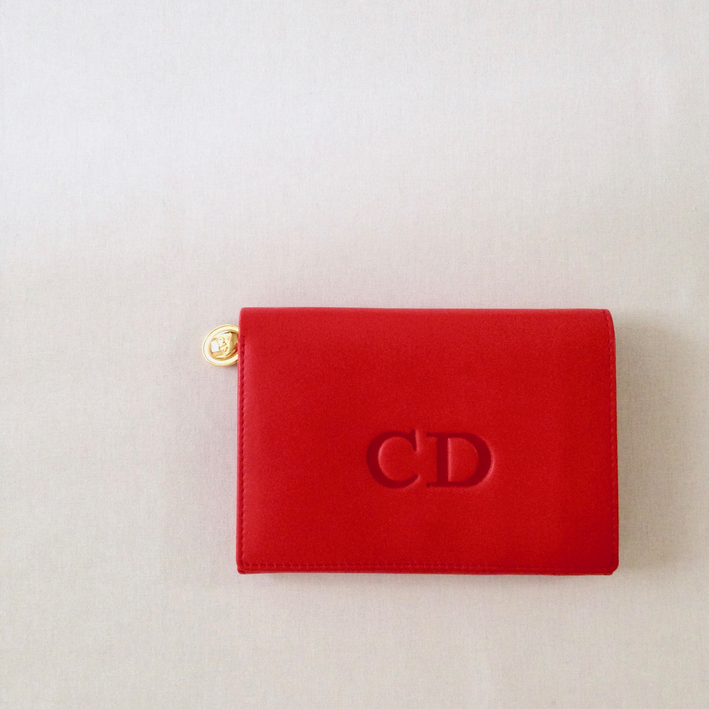 バイカラーがかわいい(*´-`) Christian Dior のお財布☆   