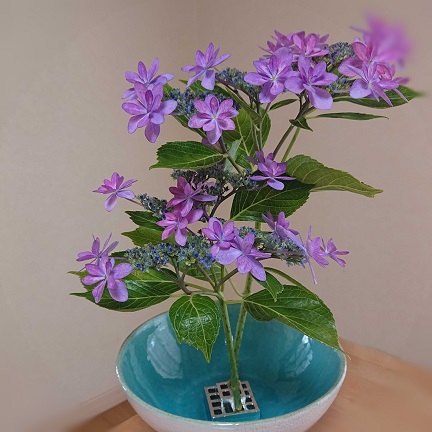 錫で製作した 花留め です Base Mag 錫で製作した 花留め です Base Mag
