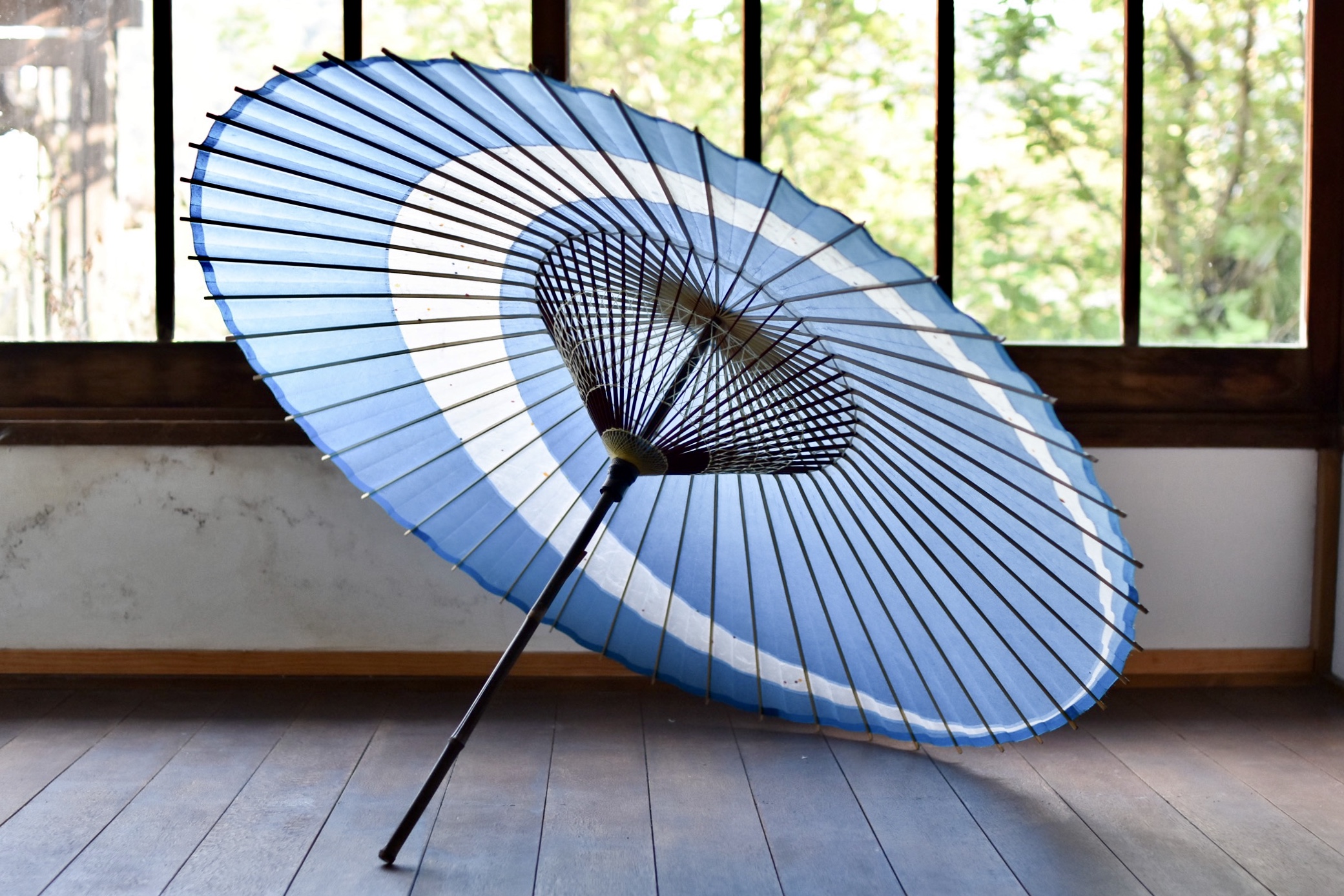 雨の日のお出かけが楽しくなる！伝統の岐阜和傘をおしゃれなデザインで。
