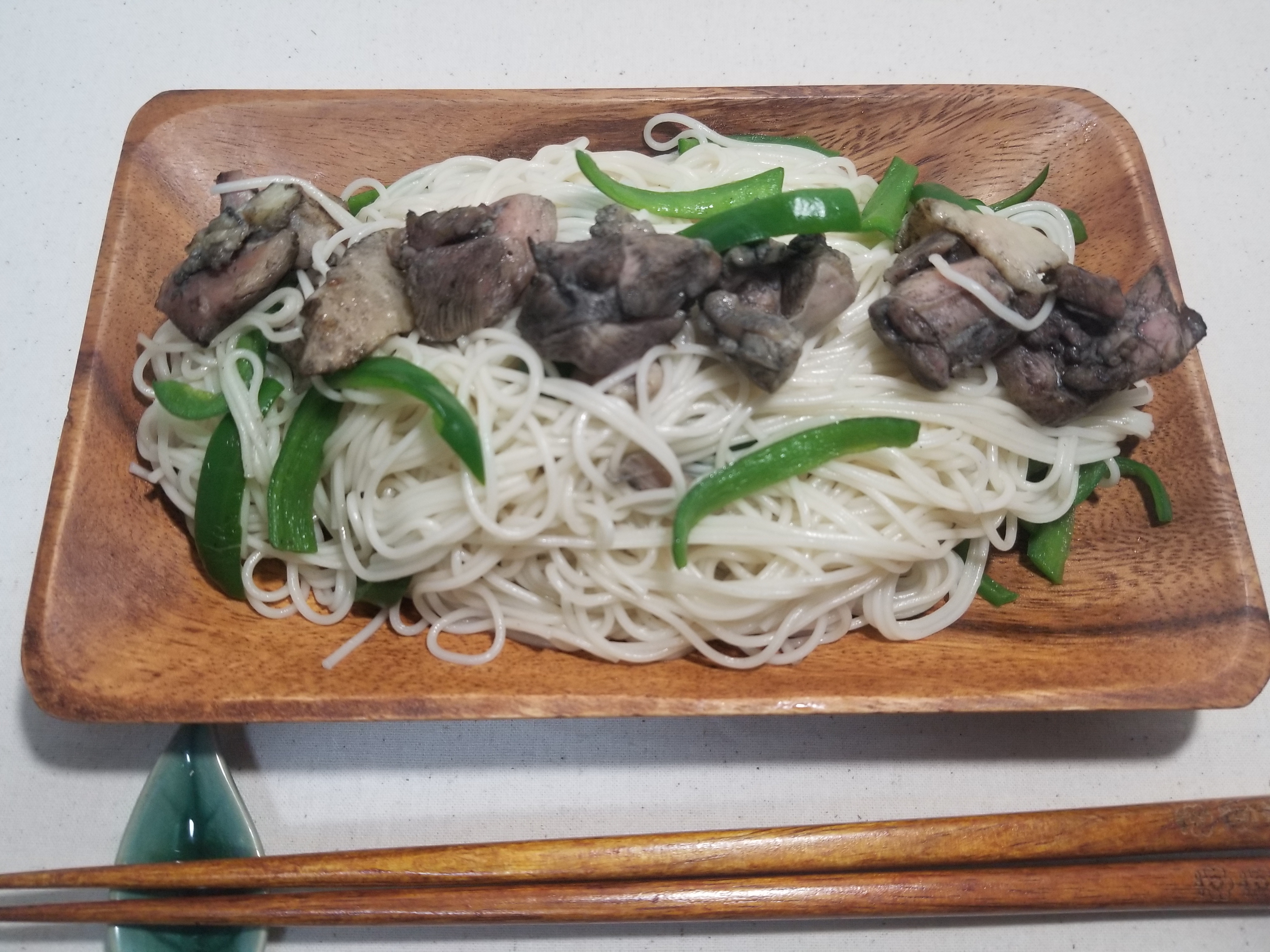 夏にオススメ【地鶏炭火焼きそうめんチャンプル】