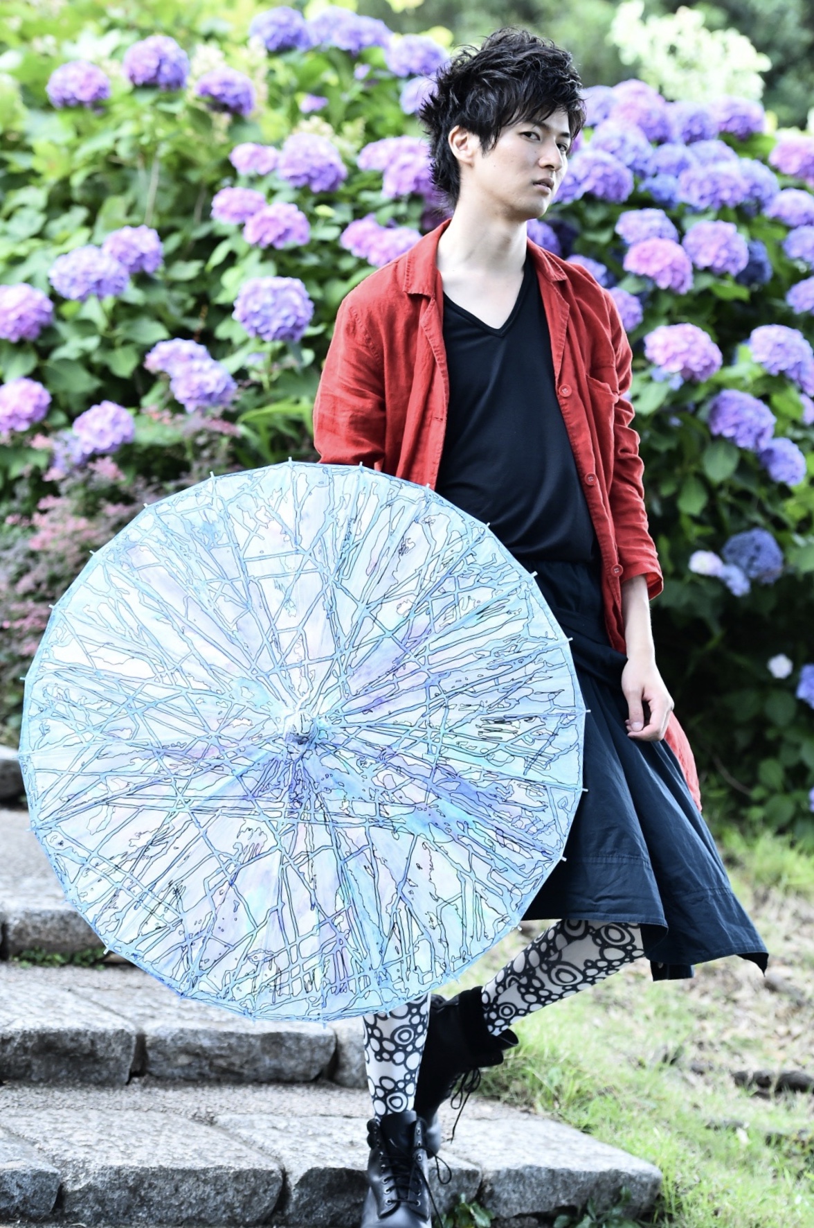紫陽花とレッグウェアのコラボ撮影 男女で履きこなすレッグウェアコーデ M K Design 紫陽花とレッグウェアのコラボ撮影 男女で履きこなすレッグウェアコーデ M K Design