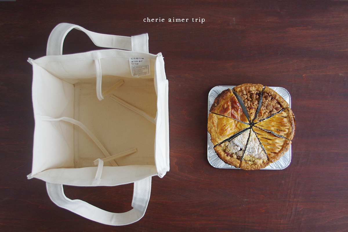 ホールケーキの紙袋をモチーフに作ったバッグ Whole Tote に秋冬の新色が登場 Cherie Aimer Trip シェリ エメ トリップ Online Store