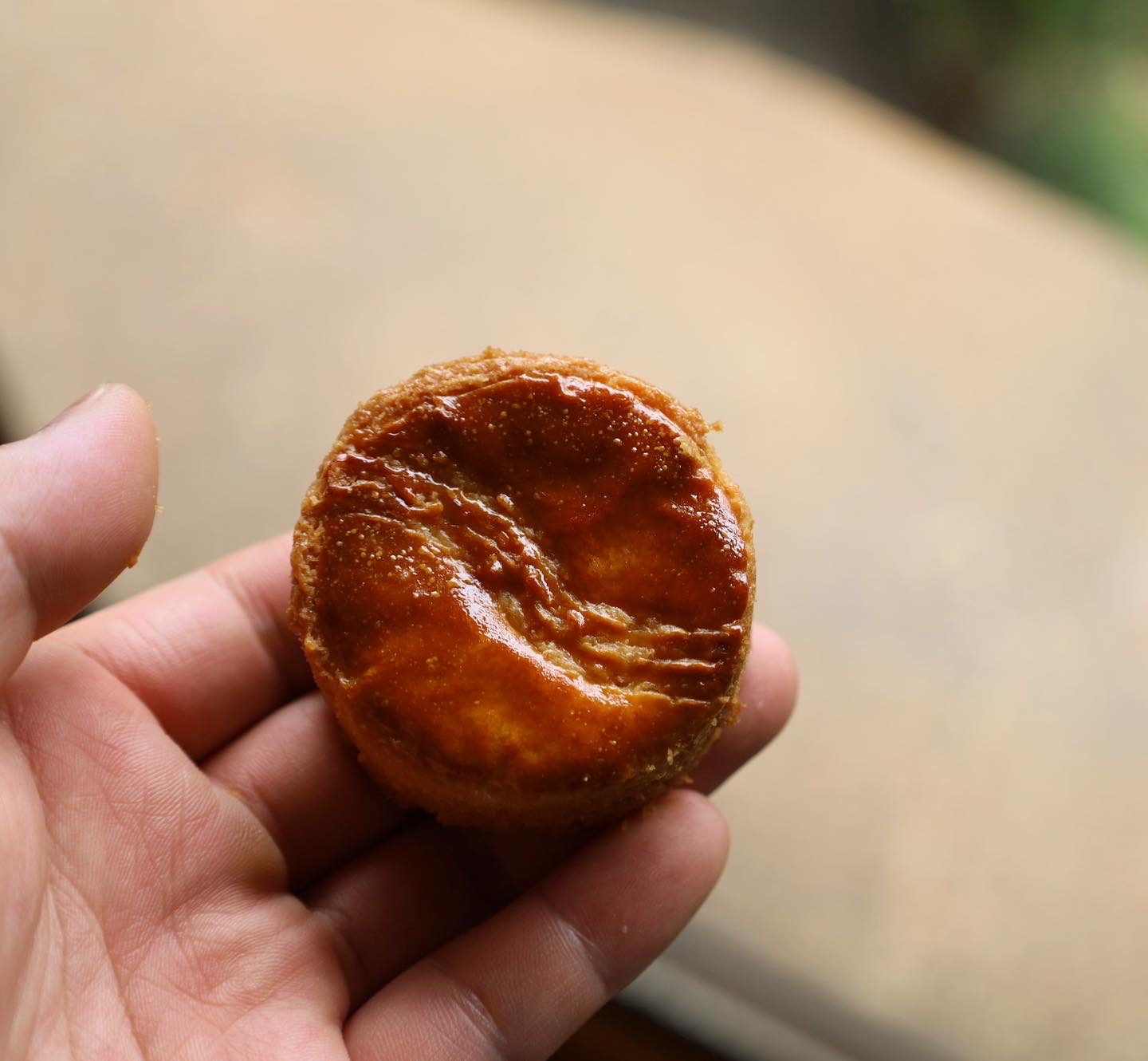 森の館のガレット・ブルトンヌは、ラムの香りと厚みのあるサクホロっとする焼き菓子。