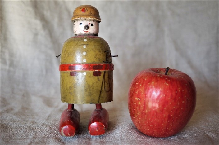 戦前の木製おもちゃ、トコトコ兵隊さん人形