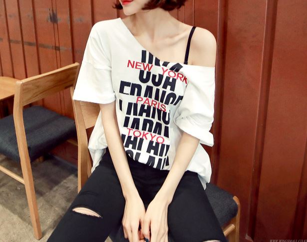華奢なルーズフィットが魅力的 レタリングビッグtシャツ Base Mag 華奢なルーズフィットが魅力的 レタリングビッグtシャツ Base Mag