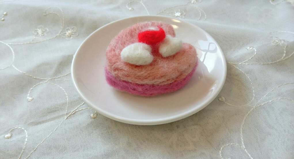 春を告げる桜の花　羊毛でできた桜のケーキでお部屋を可愛らしく素敵に