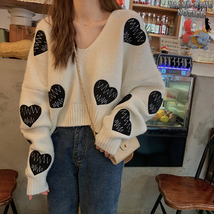 ハート刺繍のニットセーター。流行のバルーンスリーブ、ゆるシルエットです。