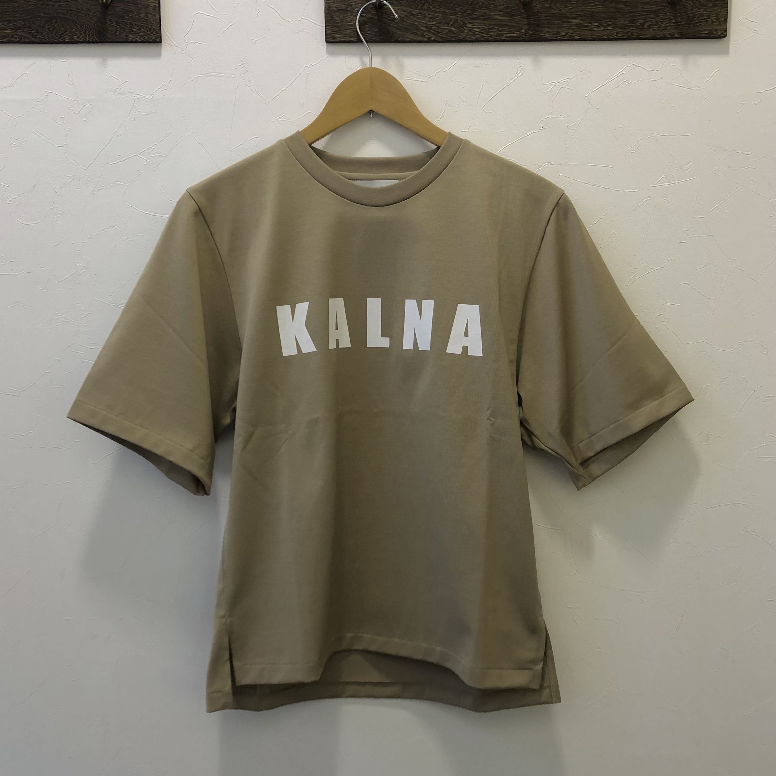 長年探し求めていたのはこれだったのか！着心地バツグンのKALNAのTシャツ。