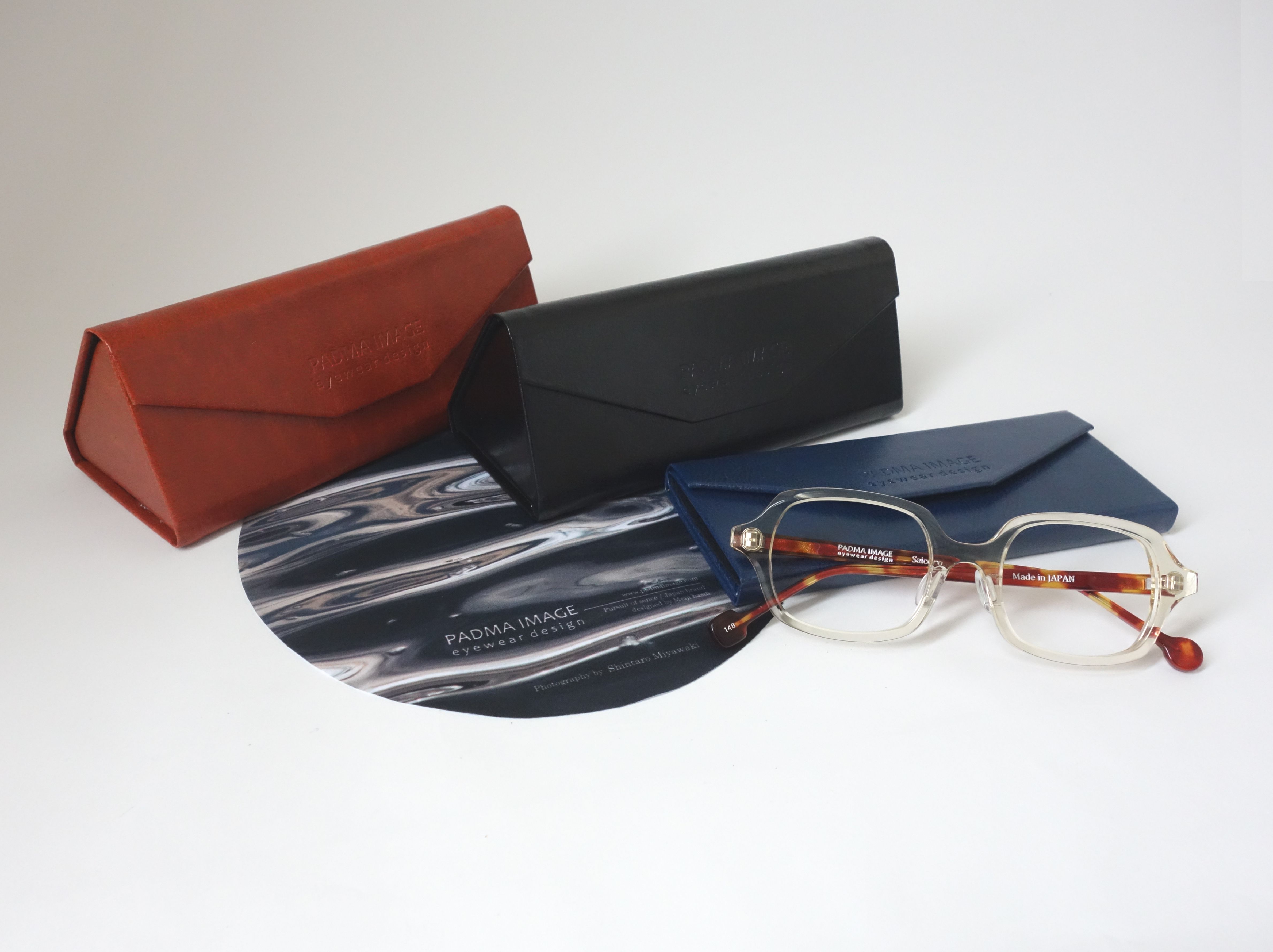 幾何学 がコンセプトの眼鏡ケース 眼鏡拭き 不思議な模様の正体は Padma Image Eyewear Design 幾何学 がコンセプトの眼鏡ケース 眼鏡拭き 不思議な模様の正体は Padma Image Eyewear Design