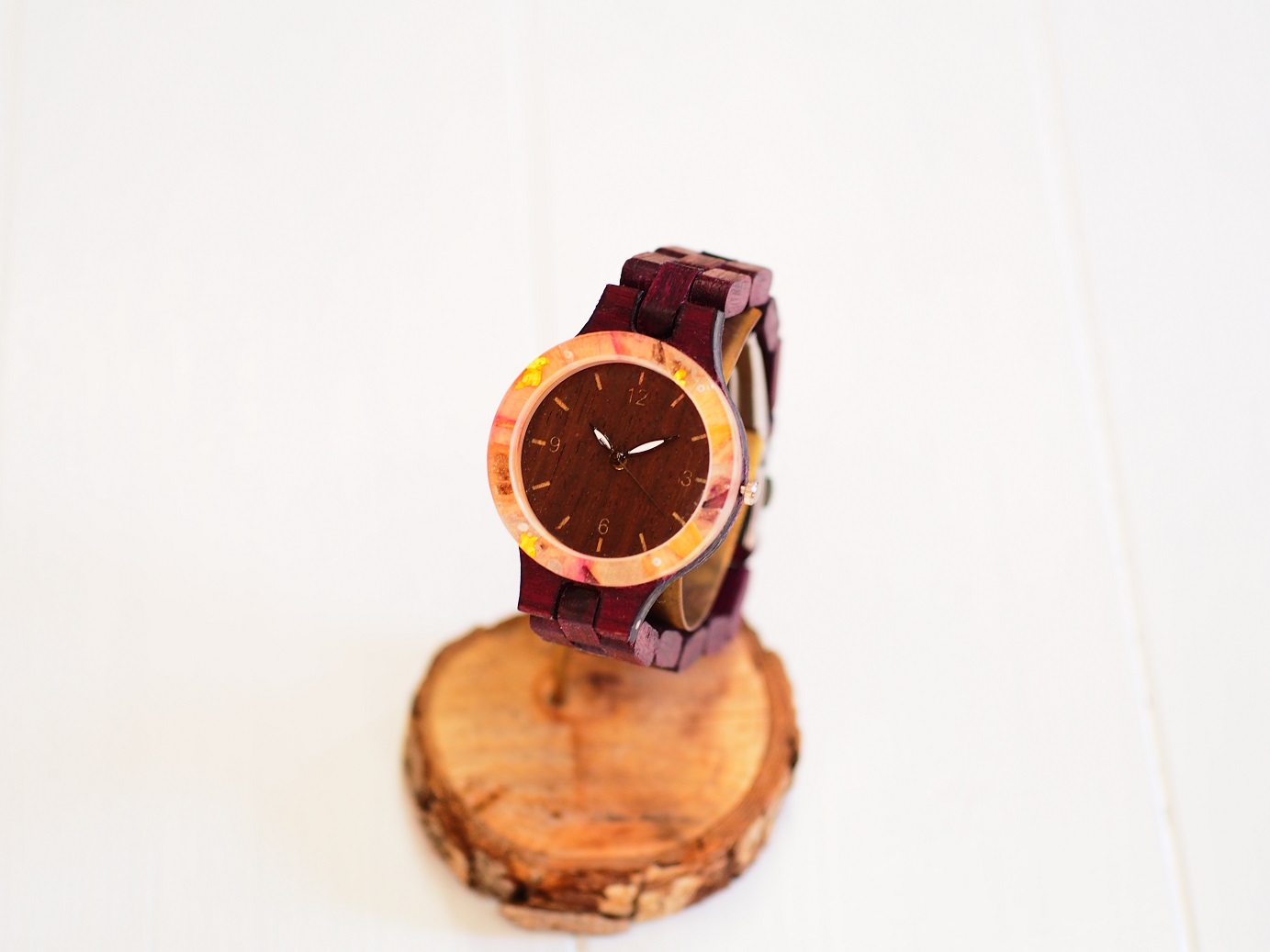 奇麗な紫色のレディース木製腕時計