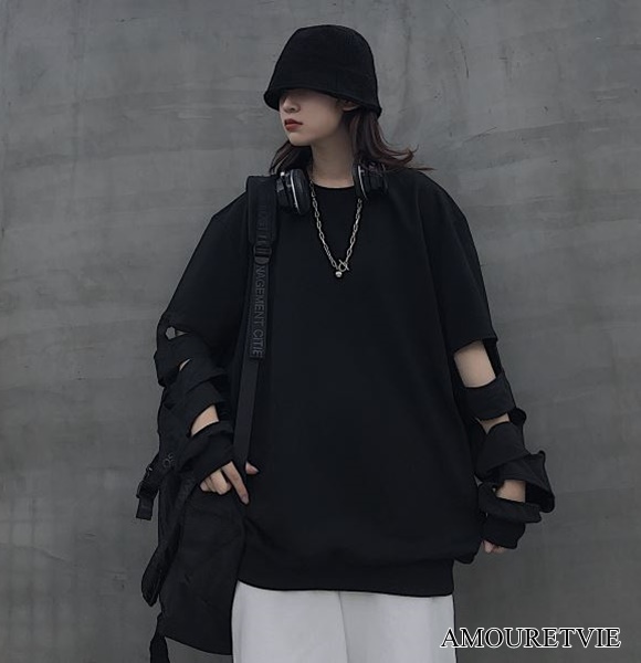 カジュアルで個性的なトップスが新しいおしゃれを切り開く アパレルブランドショップamouretvie モレヴィ の商品紹介ブログです