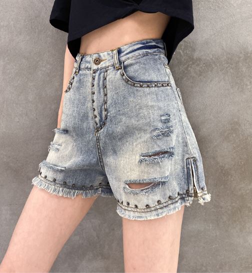 スタイリッシュなシルエットが魅力のショートパンツ★ダメージやスリット加工がかっこいい一着♪