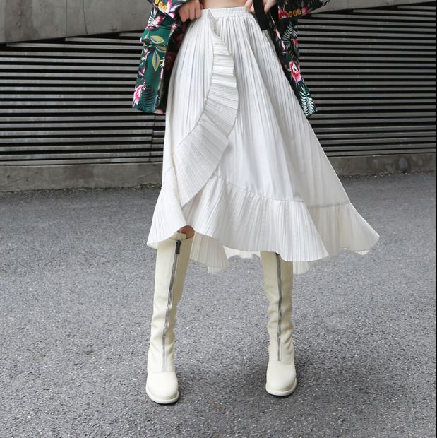 見るからに美しいハイセンスなロングスカート!!プリーツが高級感を演出しオシャレなコーデを実現します♪