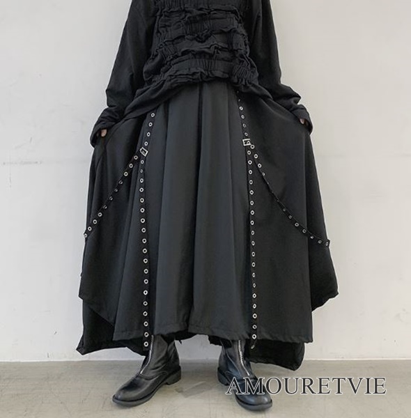大胆なロックテイストな袴パンツで街の視線を独り占め!!仲間からも一目置かれるおしゃれさんに♪