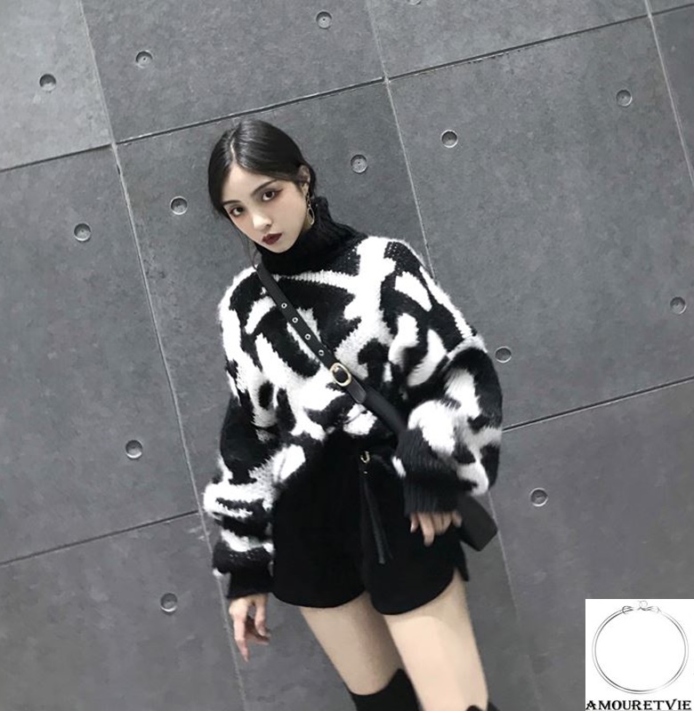 可愛い牛柄に秘められた暖かさ☆機能性とデザインを両立した冬に最適のセーターです♪