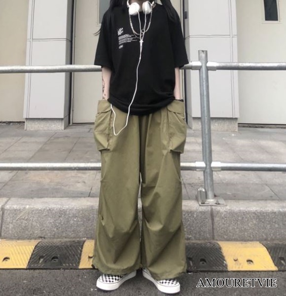 ストリートスタイルの魅力的なワイドパンツ!!ユニセックス対応です♪
