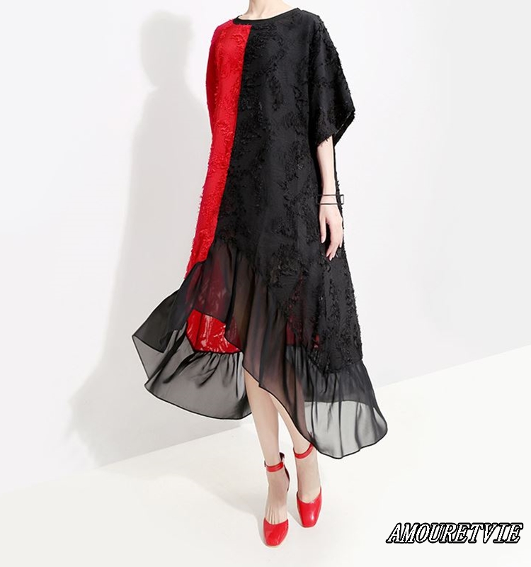 情熱的な赤とシックな黒が融合したモダンワンピース♪