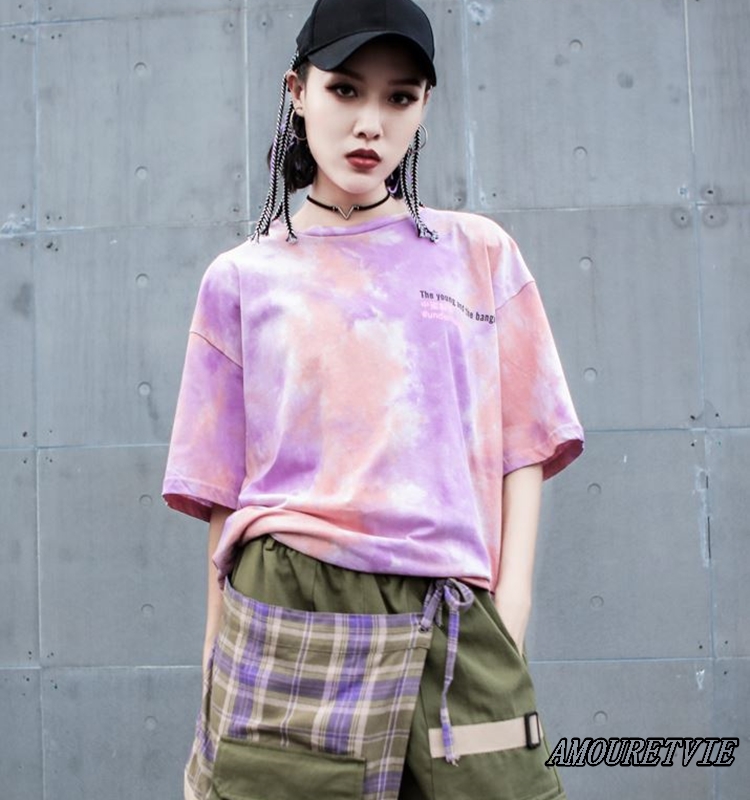 可愛らしいピンクベースに様々な色合いが重なった美しい一着☆背面のアーティスティックなデザインも魅力♪
