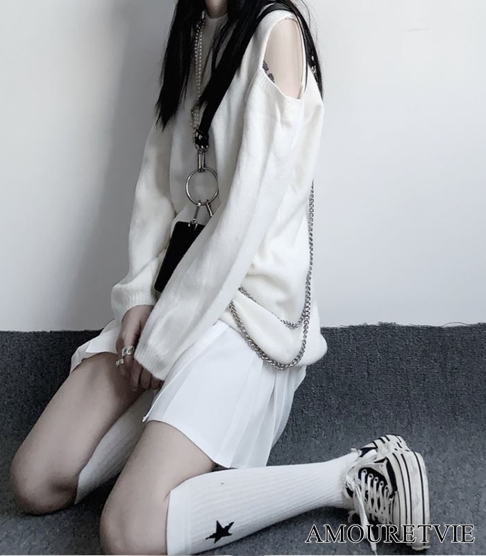 セクシーカジュアルの新定番♪着用しやすいオフショル風セーターでポップながら大人の魅力を引き出します☆