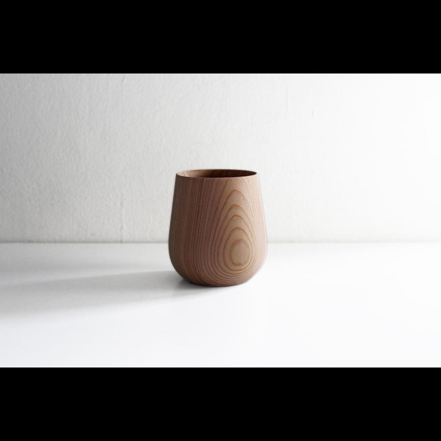 木目を生かした美しい丸みのある木の器　木工アーティスト【FUQUGI/フクギ】"Q"ドリンクカップ