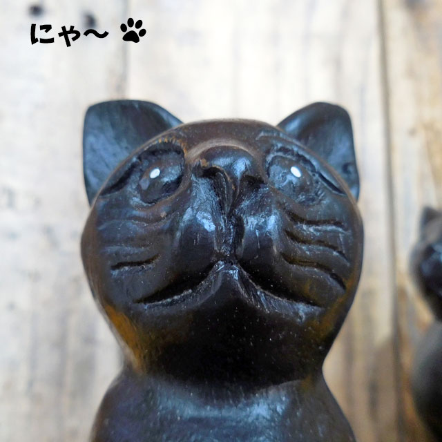 ごつごつ感がいい！ハンドメイドの木彫りの黒猫