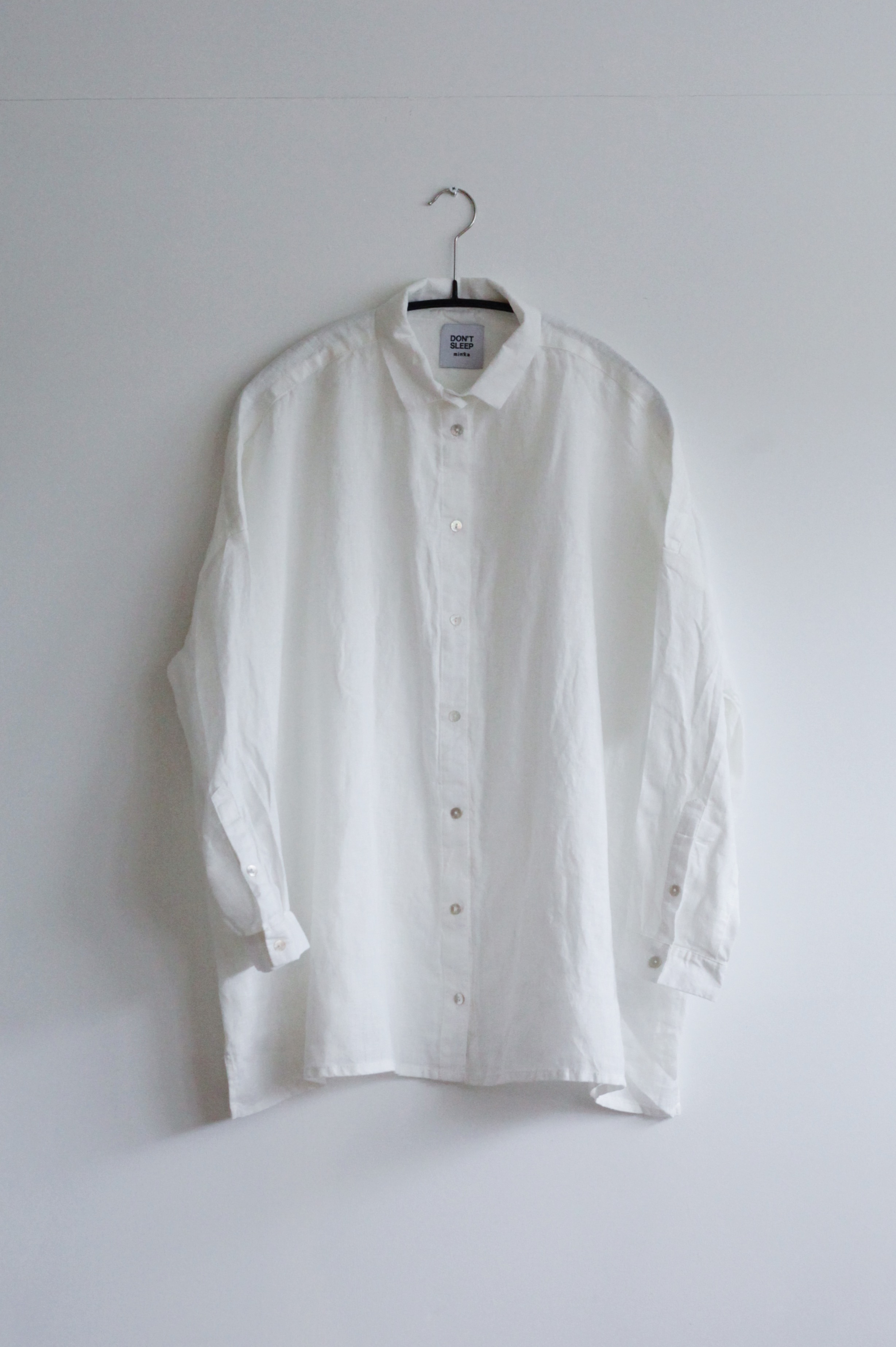 抜き襟しやすい！fog linen work コラボの春から夏の終わりまで着れるリネンシャツ。