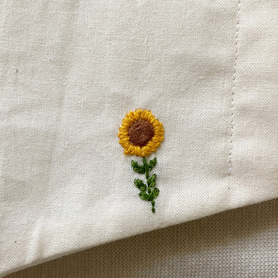 ワンポイント刺繍が可愛い 天然素材の涼しいマスク Base Mag