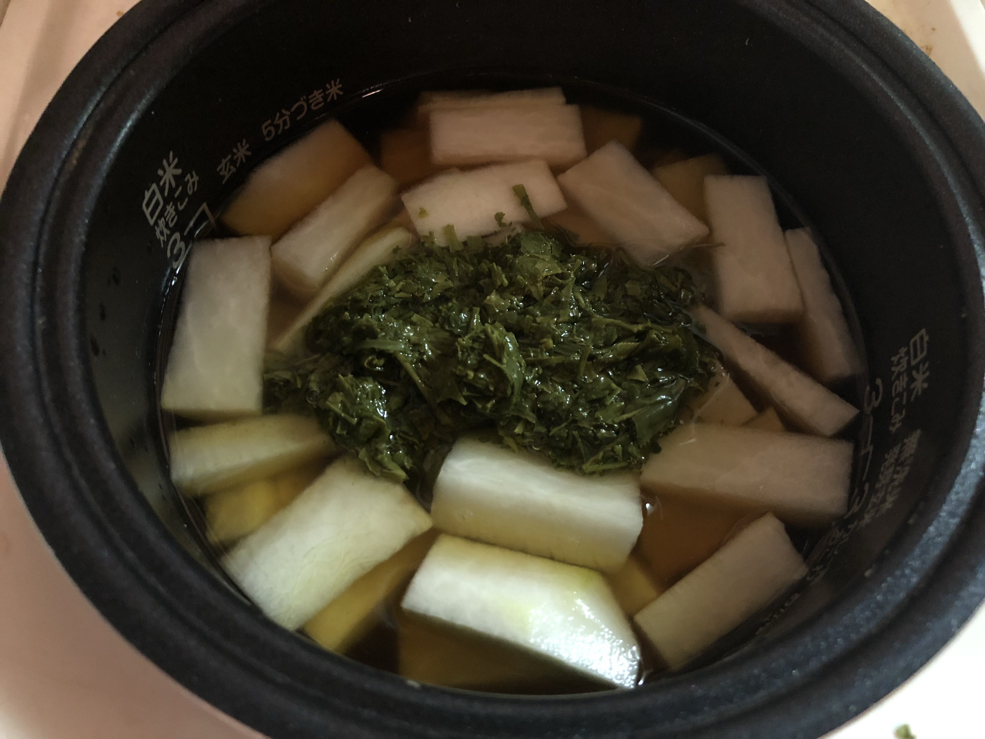 お昼に出た茶殻を晩ご飯の一品に変えてしまいましょう♪【緑茶の健康パワーをまるごと摂取！食茶のすすめ】