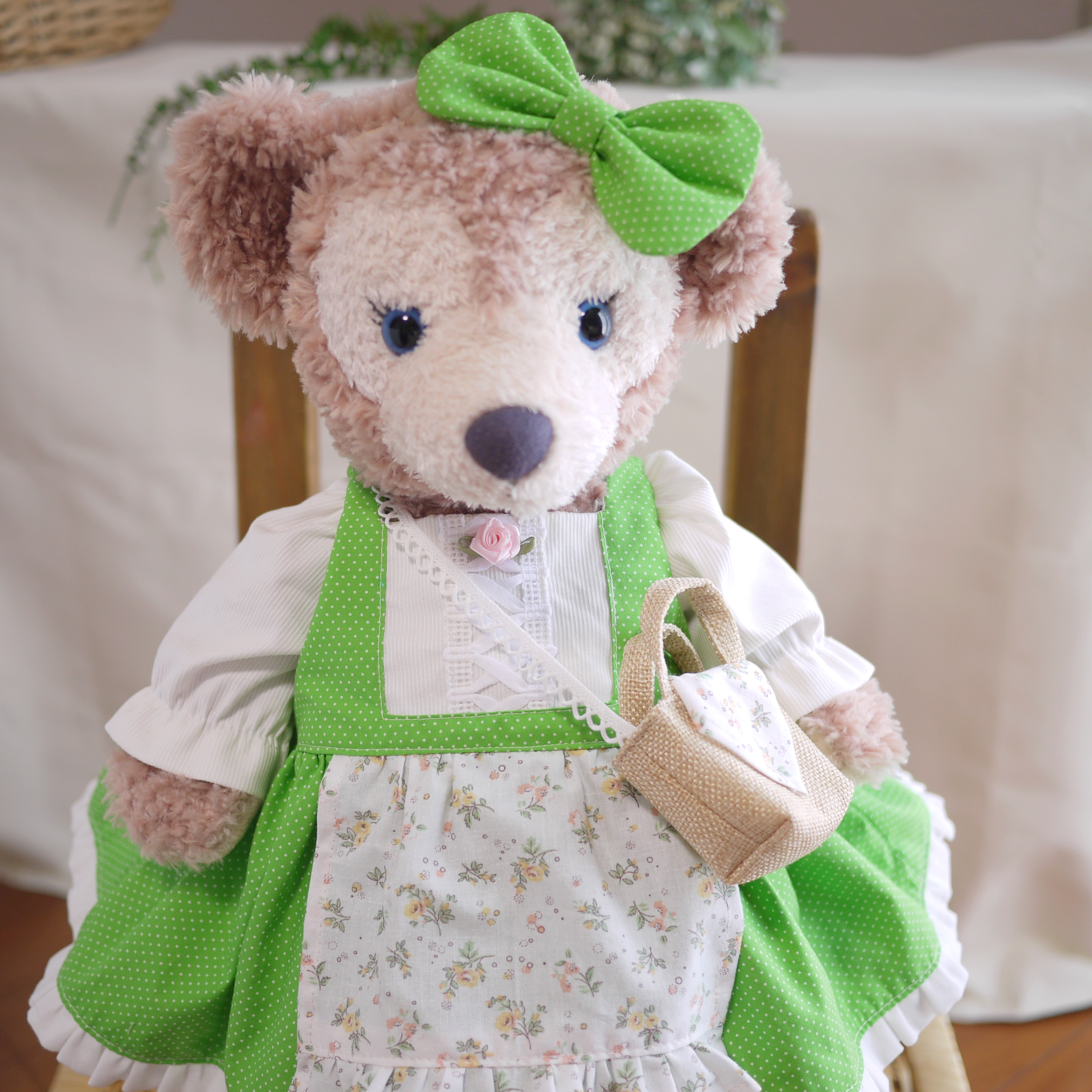 春のおでかけにピッタリ エプロンワンピで森のお嬢さんコーデ すぷりんshop ぬいぐるみ服のしたてやさん