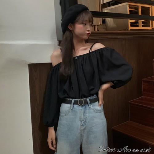 コケティッシュなレディを演出する オフショルダーデザイントップス Base Mag