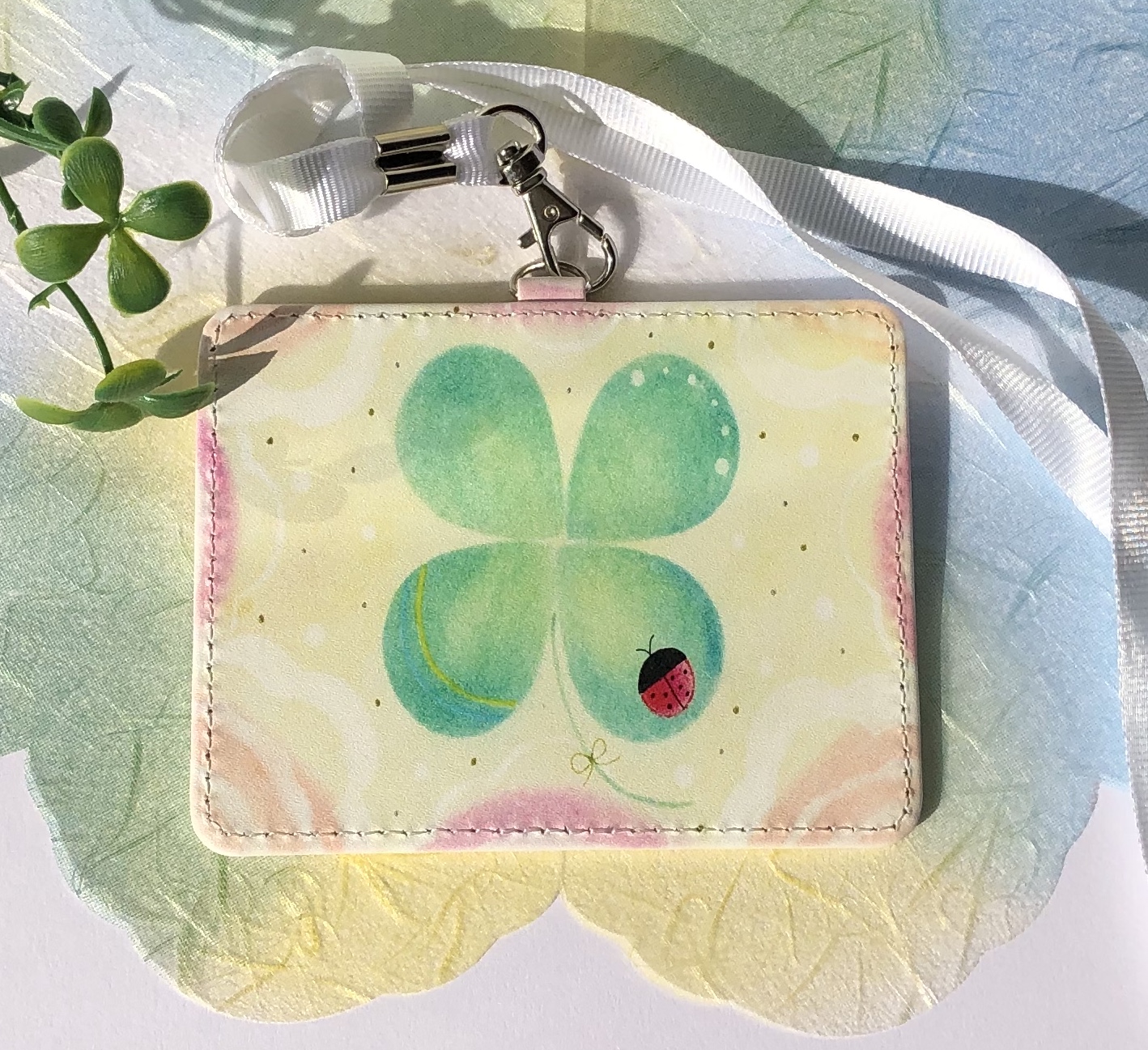 新作 ころ絵本作家が創る 春色のクローバー ｉｄカードケース ｉｃカードケースの販売を開始しました こころ和み庵 北島多江子