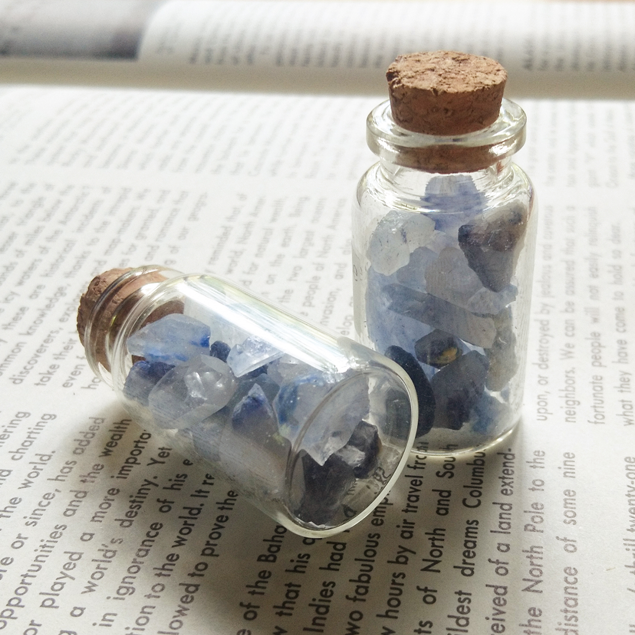 星の欠片の瓶詰 * 小さなデュモルチェライトの小瓶