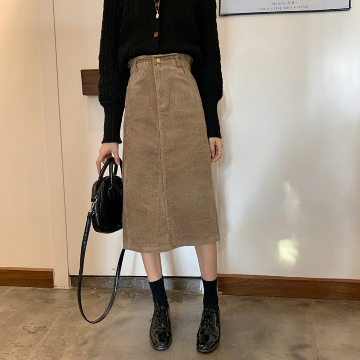 大人っぽいコーデにも大活躍 ハイウエスト ミモレ丈コーデュロイスカート Base Mag