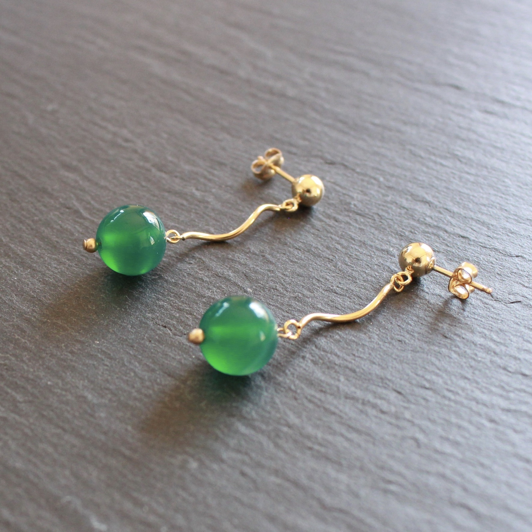 かっこいい女性におくる 天然石が揺れる魅惑的なピアス Base Mag