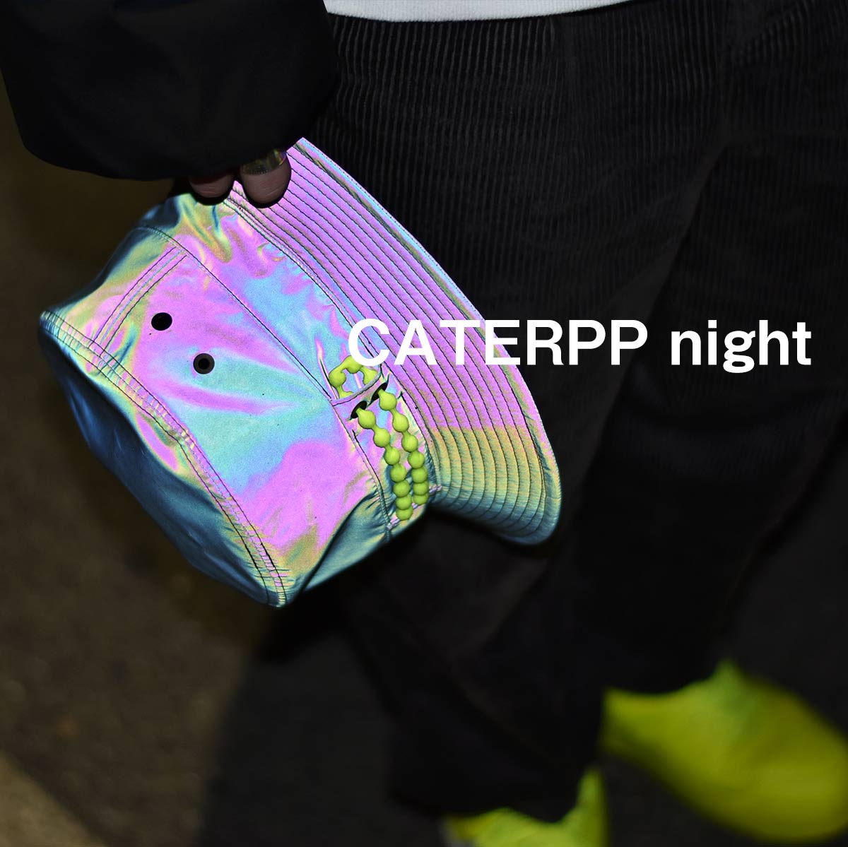 虹色に光り輝くオーロラリフレクターハット　CATERPP night　飛ばない帽子　キャタップナイト