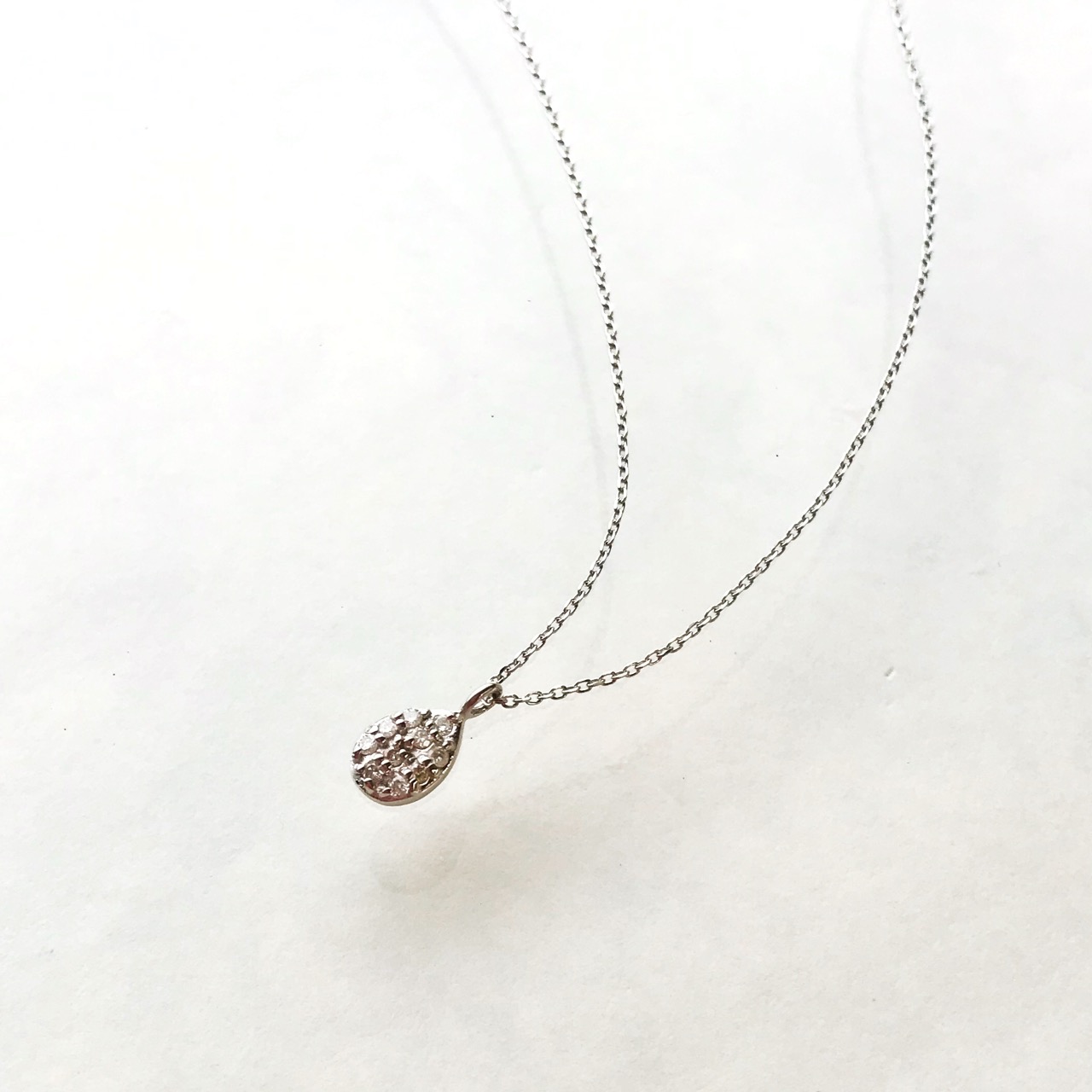 しずく型にダイヤモンドを敷き詰めた 華奢ネックレス | TODAY's DIAMONDS TSUTSUMI