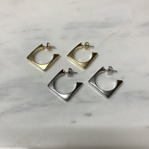 つるんとマット素材！ニュアンス　スクエア　フープ　ピアス 