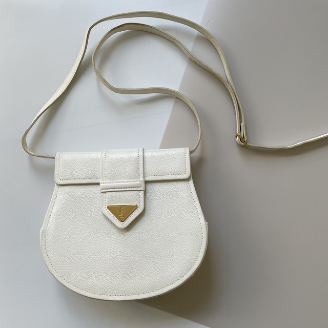丸みのあるデザインが可愛い！vintage YSL イヴ・サンローラン ショルダーバッグ