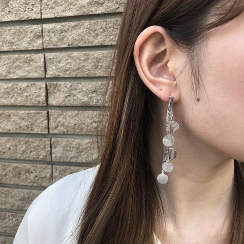 大ぶりピアスで華やかに！サークルロングピアス♪