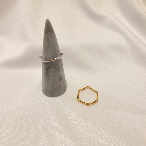 シンプルなウェーブが可愛い◎　六角形　ウェーブ　メタル　リング