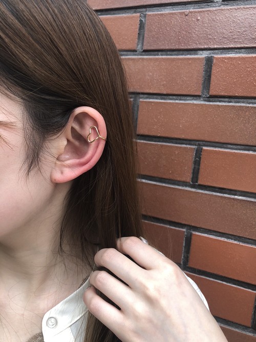 繊細なデザインが上品な印象！ハート　メタル　イヤーカフ