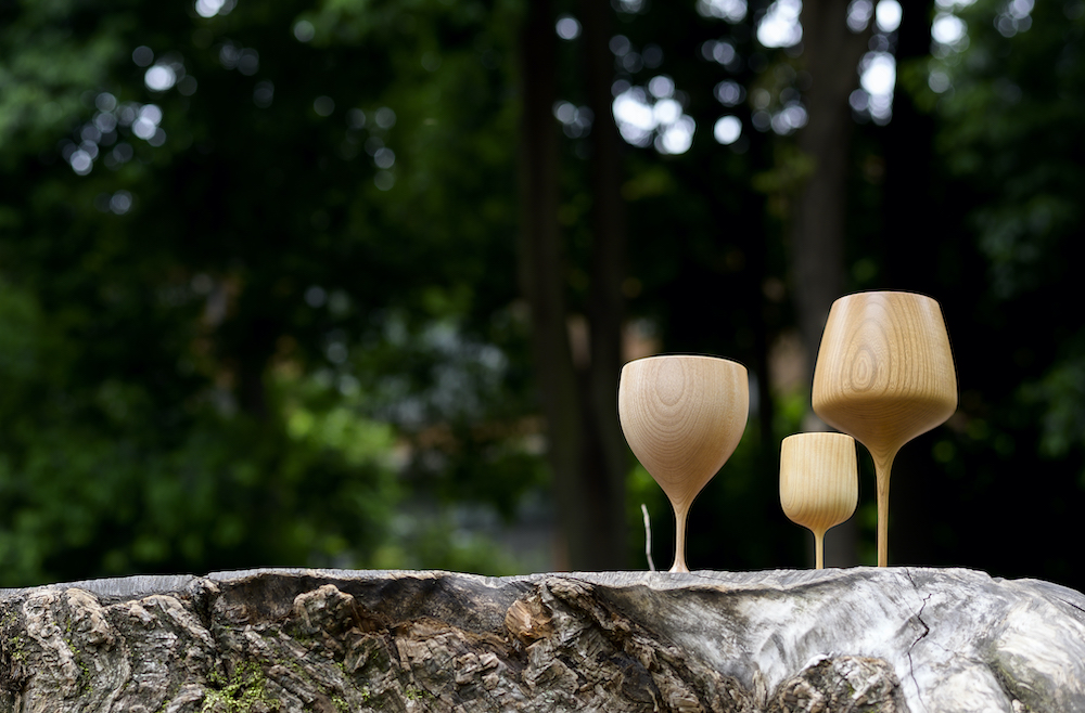 職人の山への想いが込められた"国産木材"を贅沢に楽しめるワイングラス