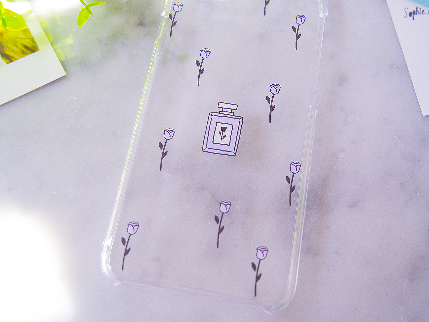 ゆるイラストな薔薇の香水で 大人ガーリーなiphoneケース Base Mag ゆるイラストな薔薇の香水で 大人ガーリーなiphoneケース Base Mag