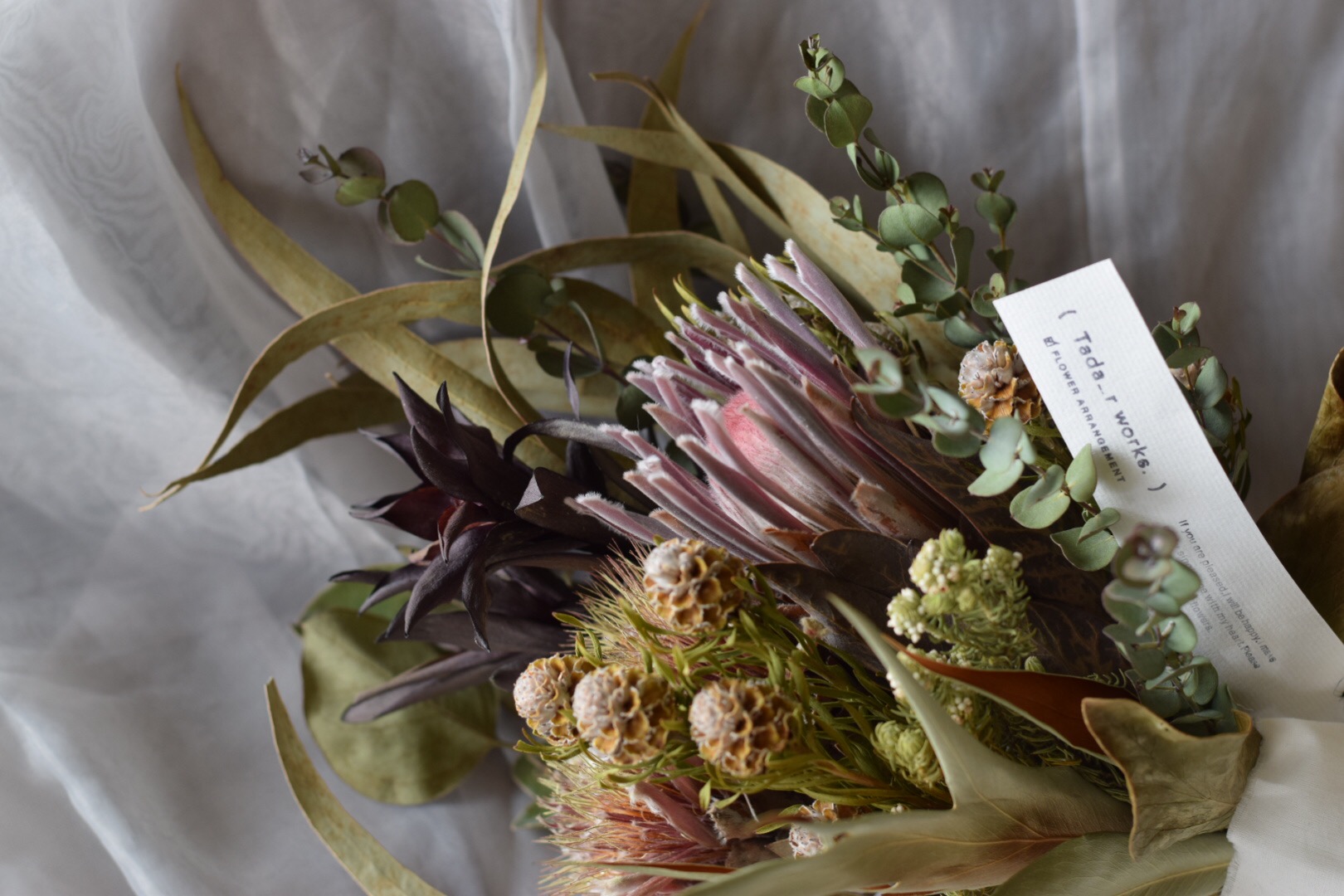 実は脇役がとても素敵なオトナ可愛いブーケスワッグ Base Mag