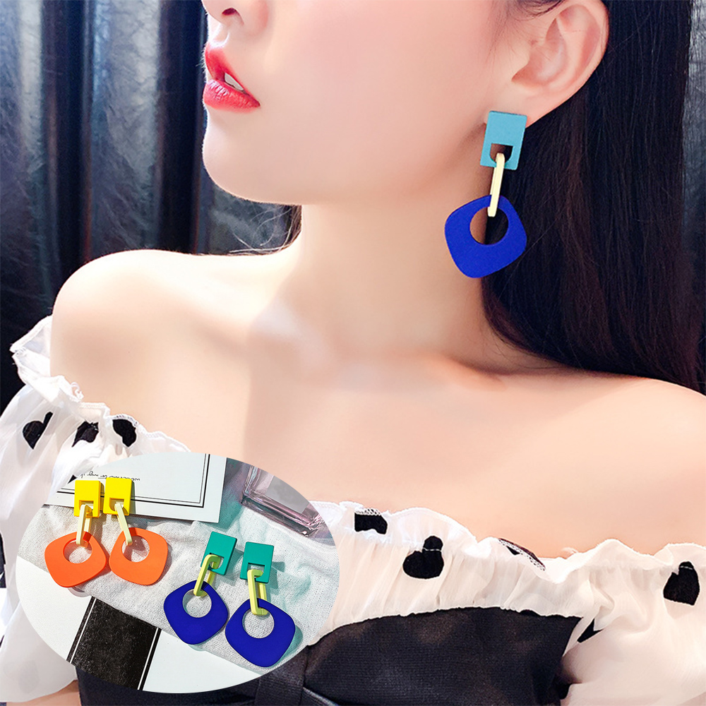 上品で大人可愛いスクエアピアス