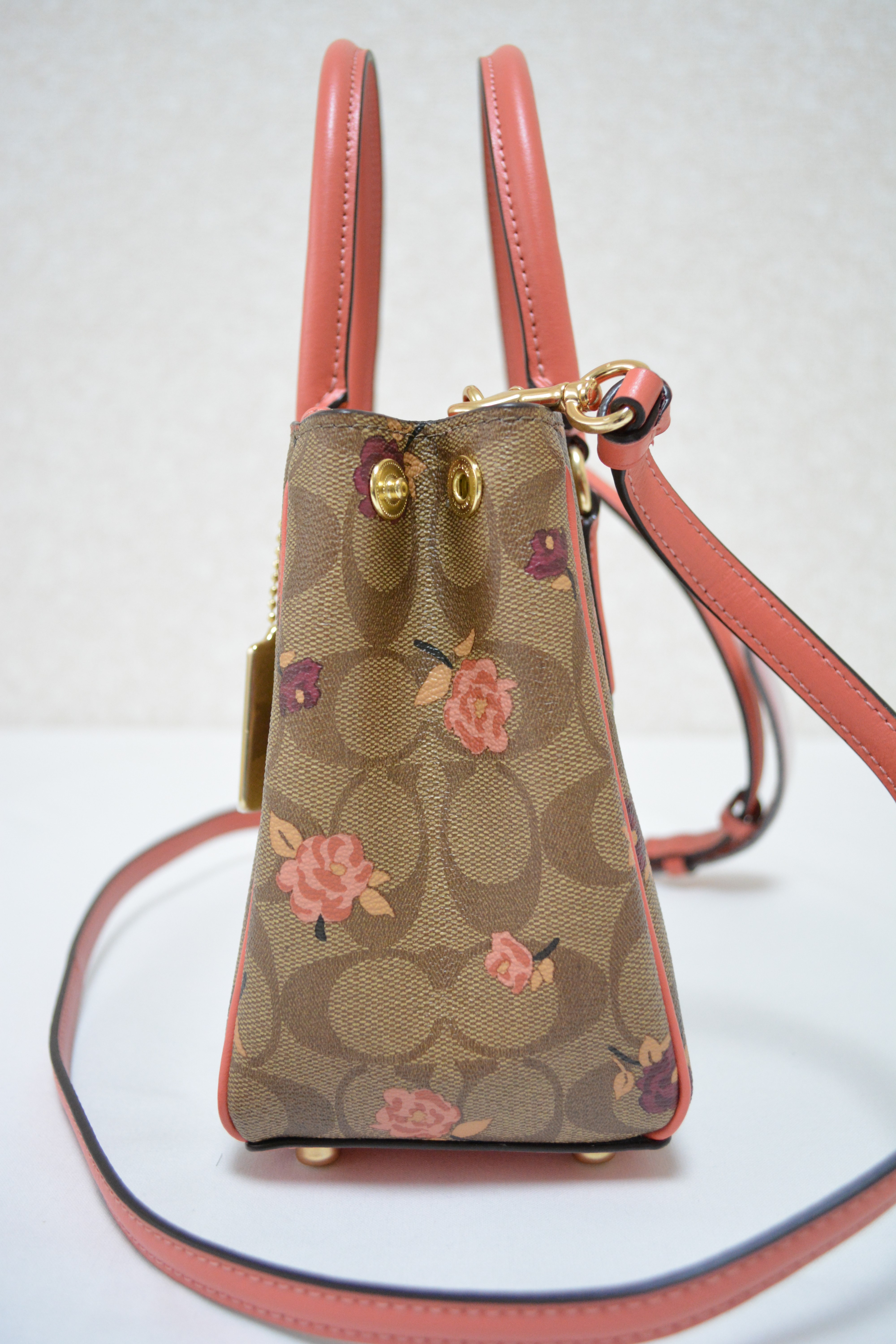 新入荷情報no 4 Coach コーチ ハンドバッグ 19年新作 入荷しましたー Nda Style